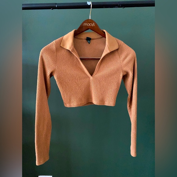 Light caramel brown long sleeve crop top with collar - Picture 2 of 3